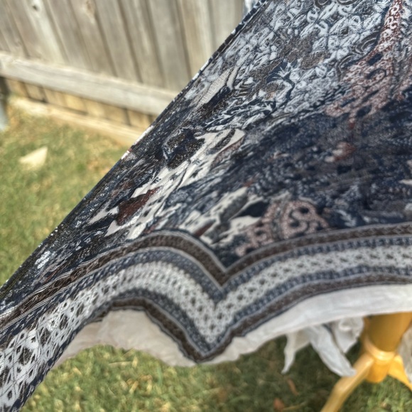 💝7 for $21 / Blue and Cream Floral Cover Up with Flare Sleeves - Picture 5 of 16